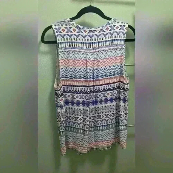 Skies Are Blue Sleeveless Top - Picture 3 of 3